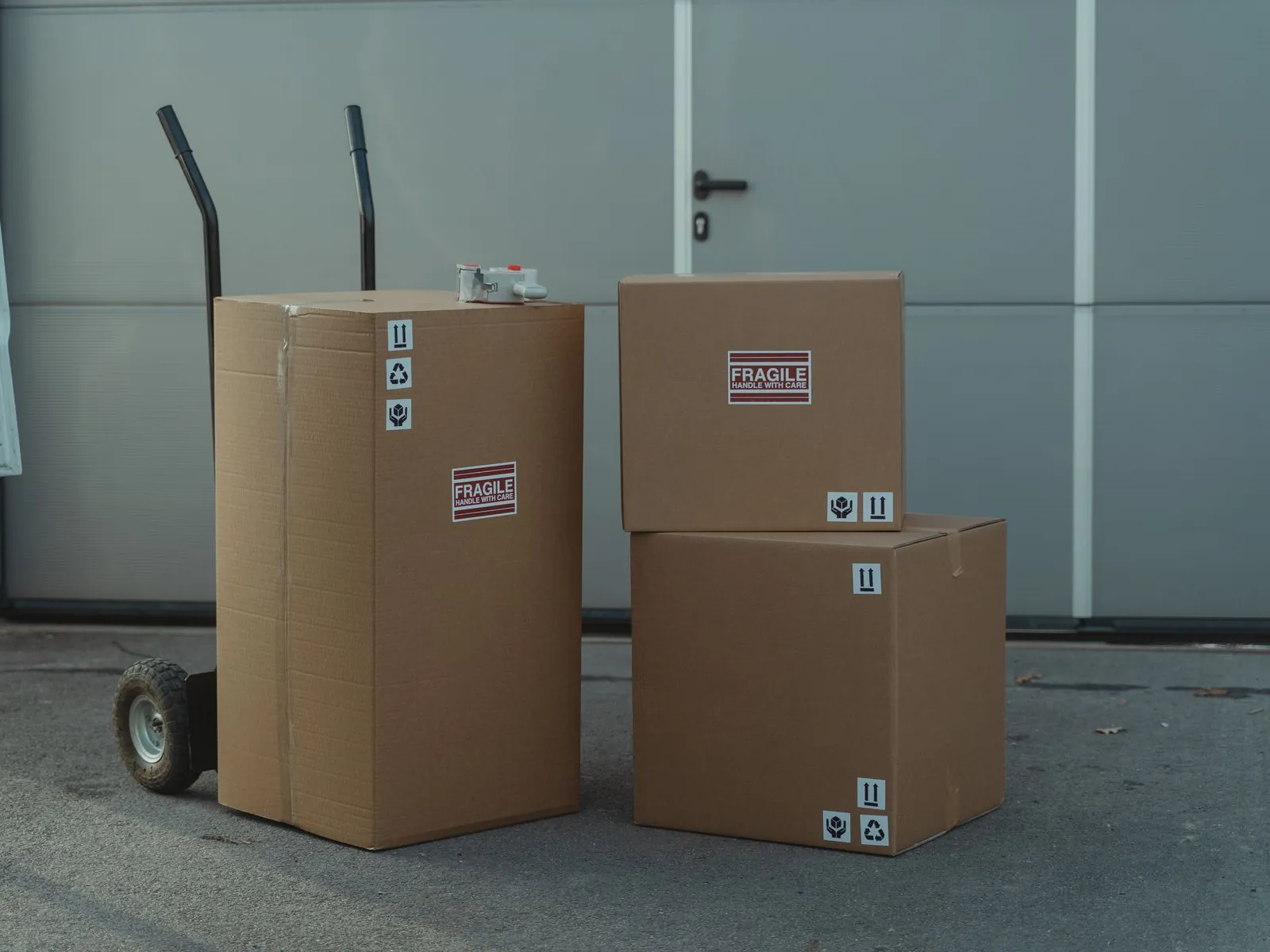 Loading and Unloading in Dubai by Royal Dubai Movers
